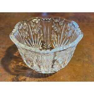 Oneida Clear Crystal Glass Bowl w Floral & Starburst Design